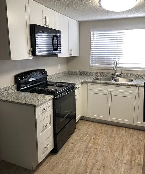 Oakbrook Village Apartments — Photo 19