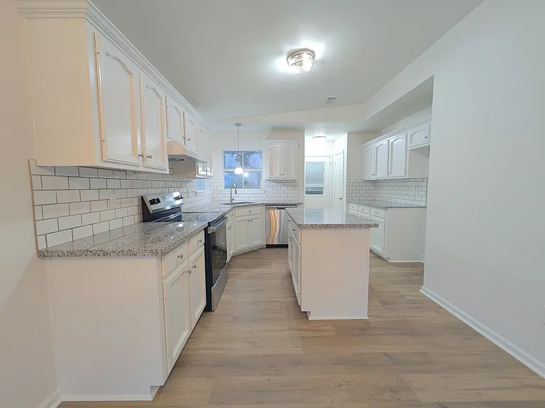 1935 Saint Croix Ave — Photo 13