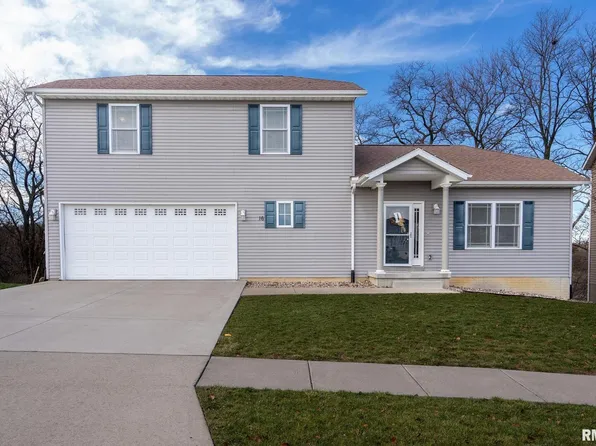 16 Oakley Dr, Le Claire, IA 52753