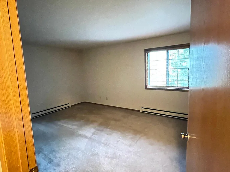 225 E Market St — Photo 12