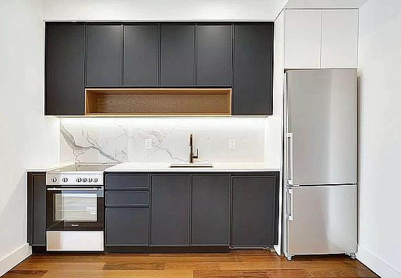 2nd image of 213 Green St #4B