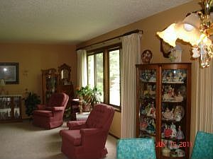 3rd image of 440 Birch Ln