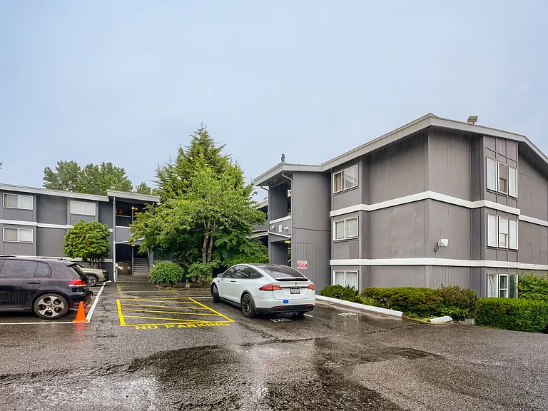 Sunset View Apartments — Photo 12
