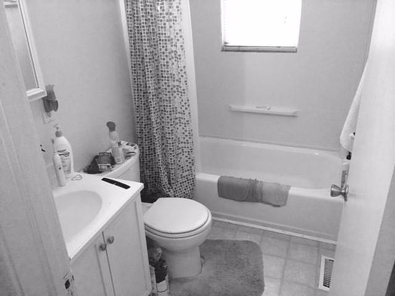 2nd image of 4215 Pacific St