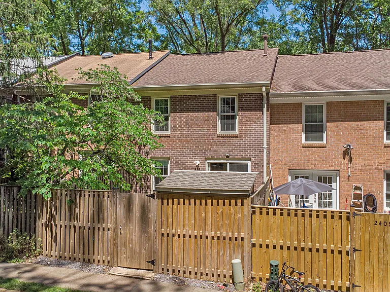2407 Alsop Ct — Photo 4