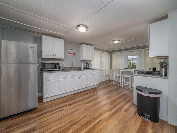 warwick-rhode-island-65962312 picture