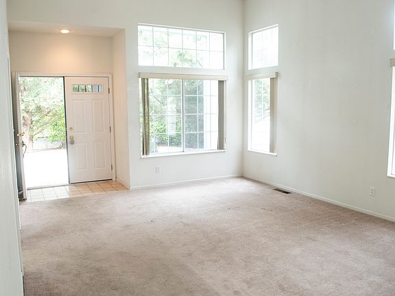 Living room!  Light & Bright