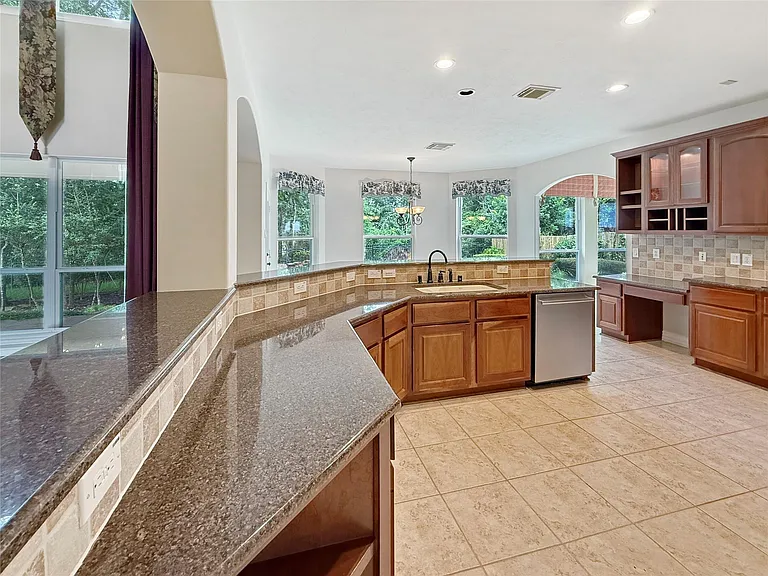 110 W Lansdowne Cir — Photo 10