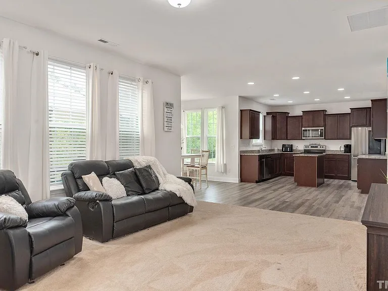 220 Avery Glenn Way — Photo 16