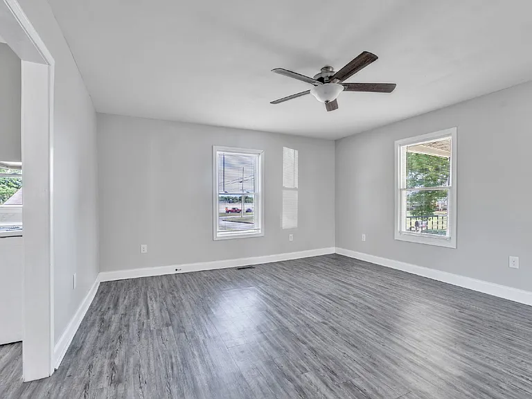 104 Lake Ave — Photo 8