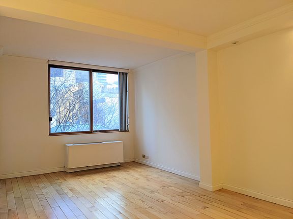 3rd image of 350 W 50th St APT 4H