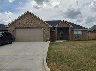 216 NW Sandstone Ave, Cache, OK 73527