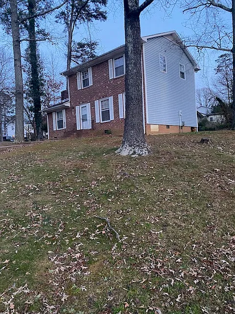 3 bed, 1.5 bath, 1600 sqft, $2,000 — Photo 2