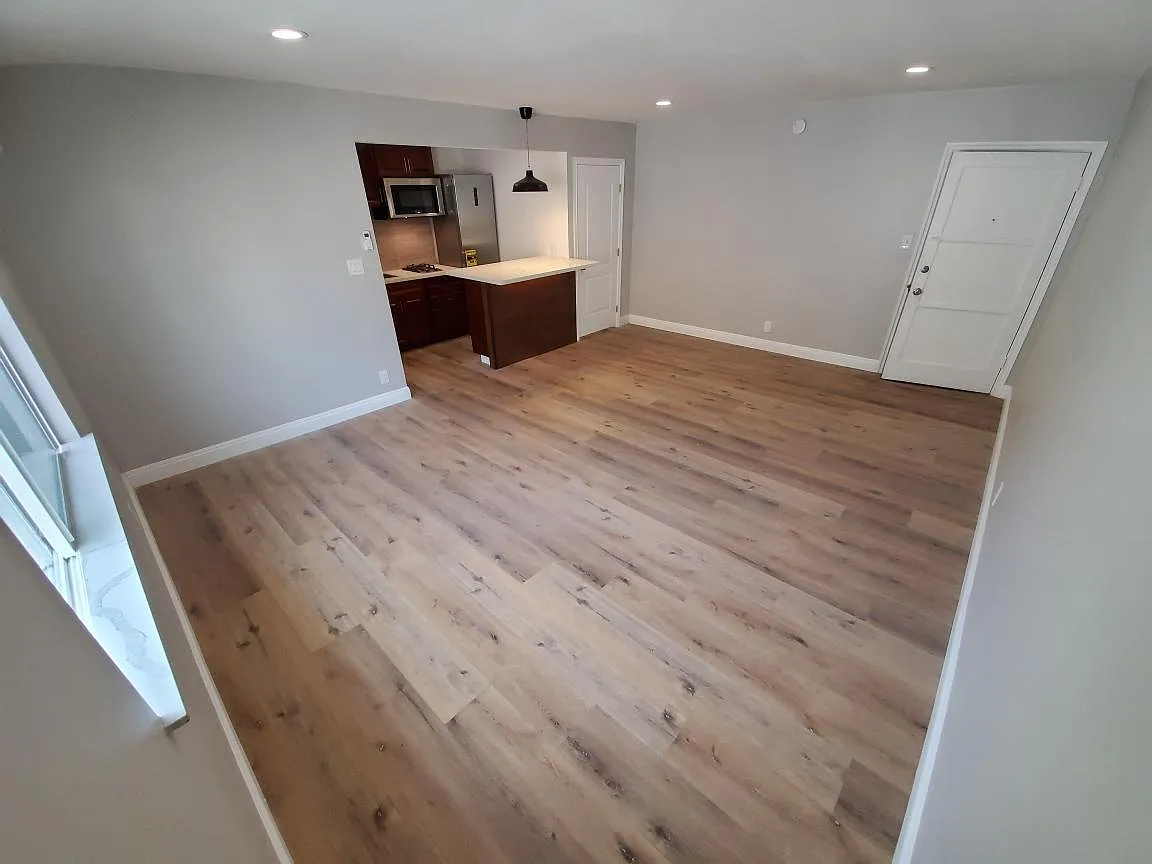 720 S Mariposa Ave — Photo 2