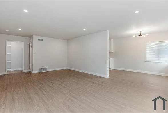 5036 Coliseum St #5 — Photo 3
