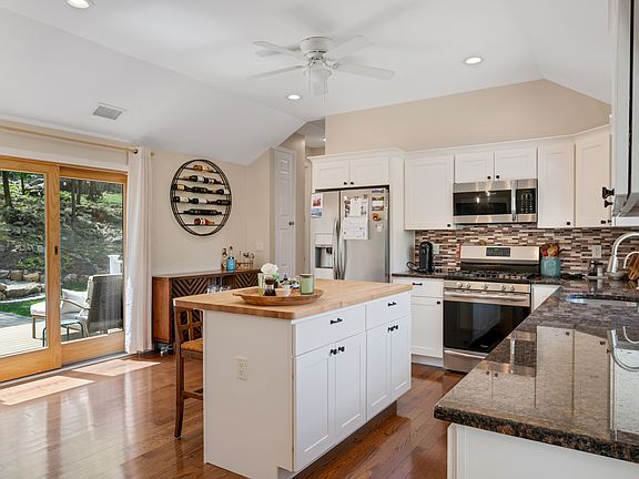 4th image of 10 Lakeview Rd