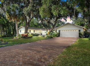320 S Riverhills Dr, Temple Terrace, FL 33617
