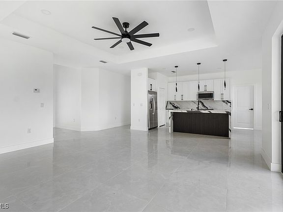 5th image of 713 Camilla St E
