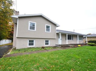 974 Hinchey Rd, Gates, NY 14624