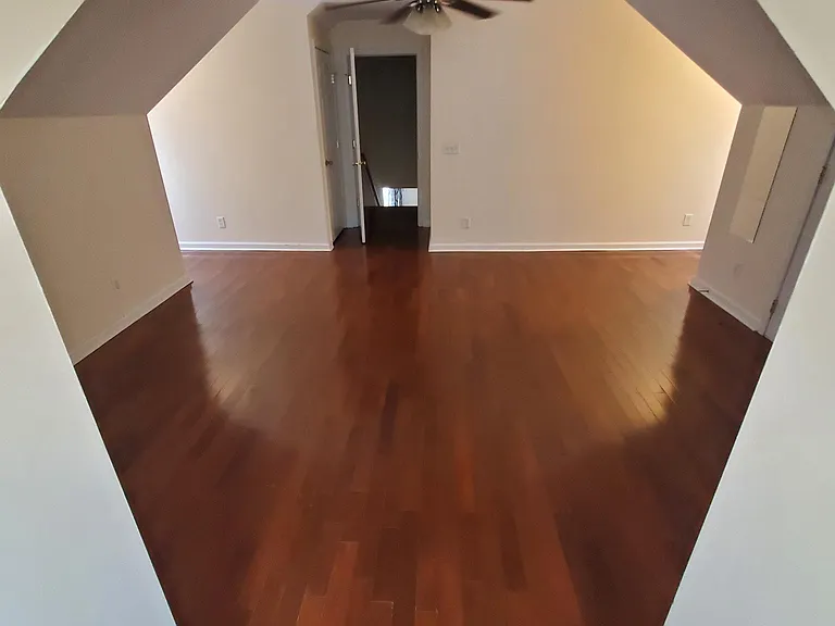 2225 Whitaker St — Photo 3