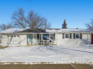 518 Birch Ln, Moorhead, MN 56560