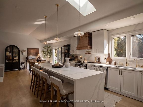 5th image of 1562 Gore Rd