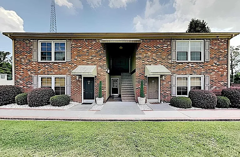 801 Eastmont Dr #102