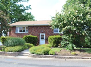 716 Rhine Blvd, Raritan, NJ 08869