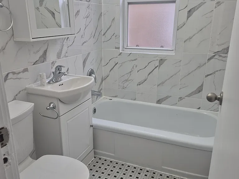 649 Rideau St #5 — Photo 18