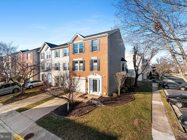 7461 Gadsby Sq, Alexandria, VA 22315