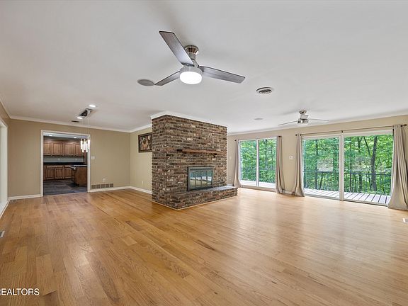 5th image of 3521 Montlake Dr