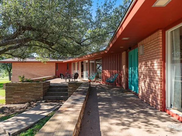 605 W Hill Side Dr, Coleman, TX 76834