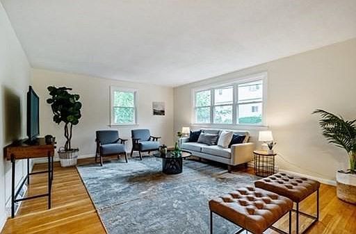 5th image of 162 Dartmouth St