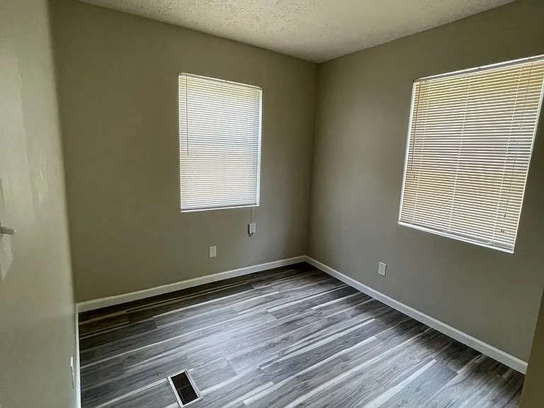 2537 Fair Dr — Photo 9