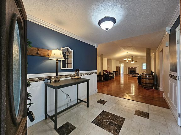 5th image of 101 Cory Ln