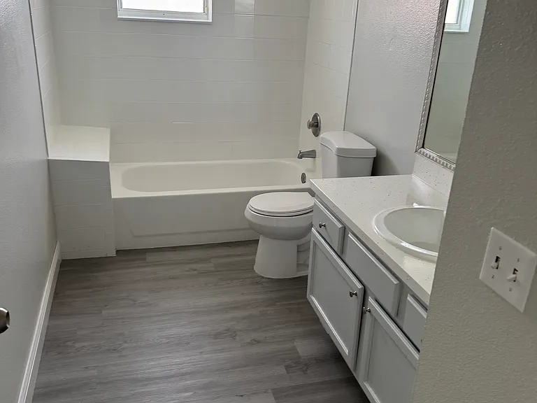 902 Fort St NW — Photo 16