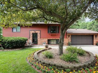 6015 44th St N, Oakdale, MN 55128