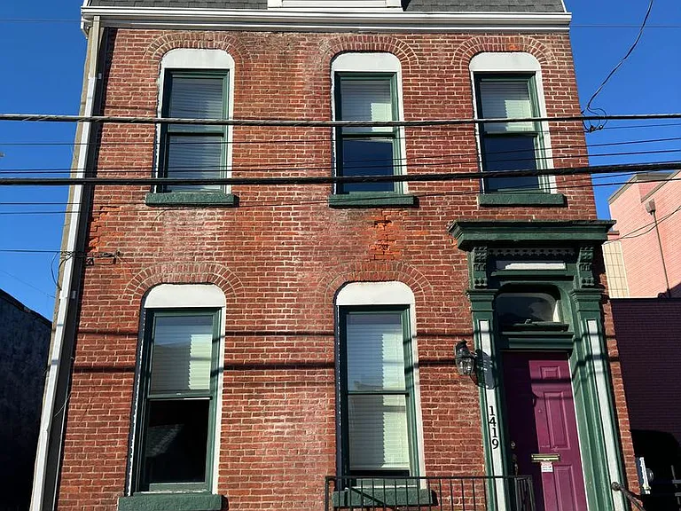 1419 Sedgwick St — Photo 1