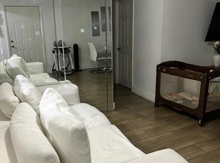 1560 W 46th St #122, Hialeah, FL 33012