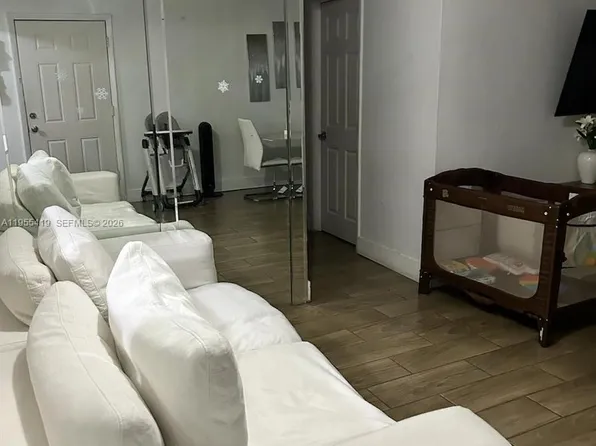 1560 W 46th St #122, Hialeah, FL 33012