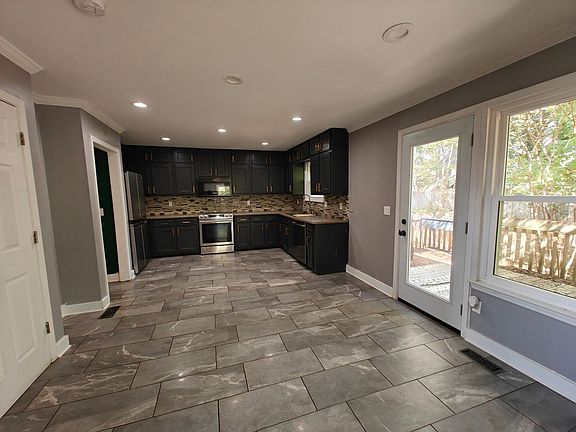 3rd image of 925 Dogwood Park Dr