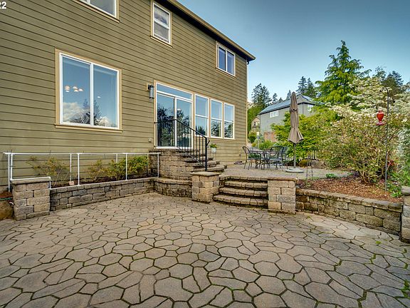 3rd image of 1006 W Alder St