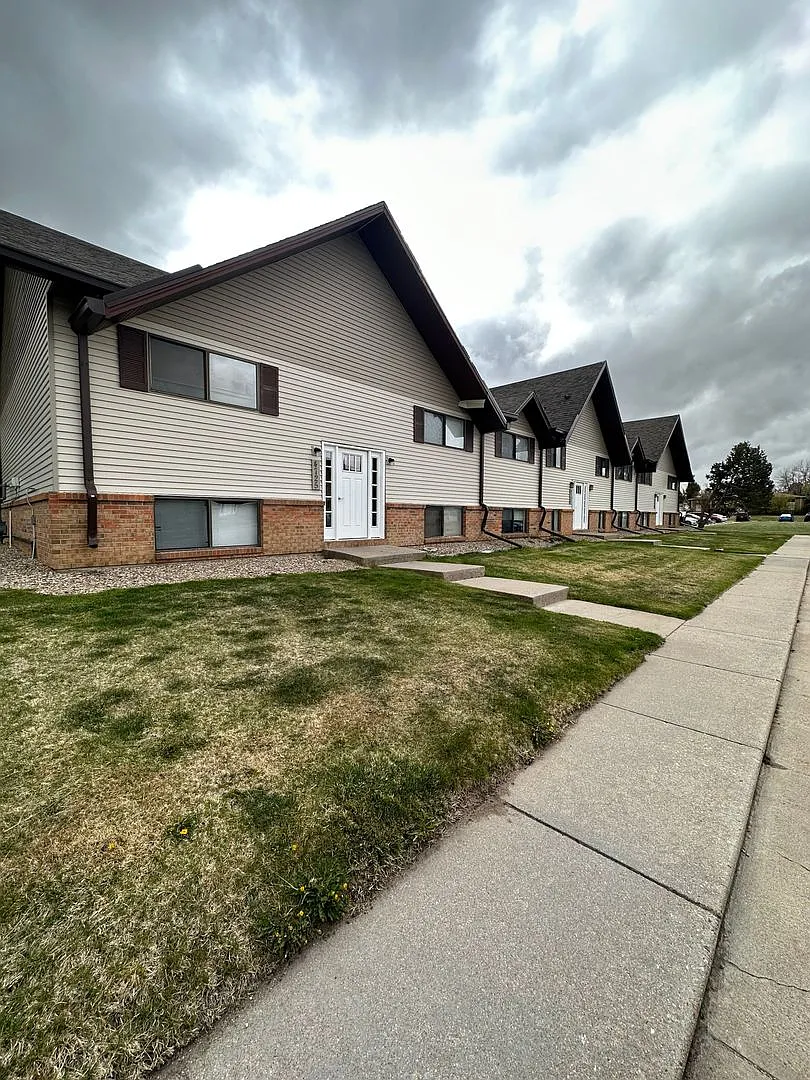 Regency Apartments 4725 — Photo 1