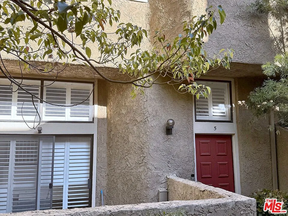 2 bed, 2.5 bath, 1429 sqft, $3,600 — Photo 3