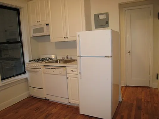 Rented by Metropolitan Equities | media 8