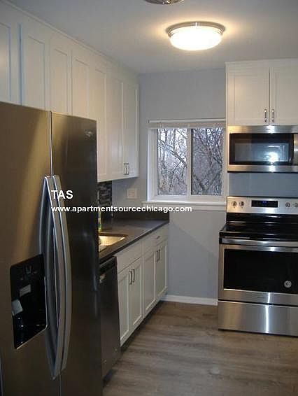 1st image of 3827 N Pine Grove Ave #507