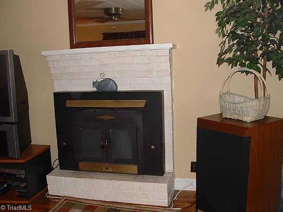 4th image of 5540 N Church St