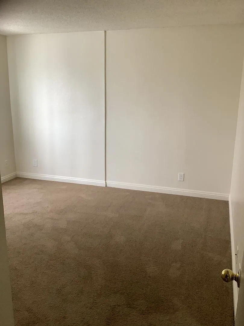 Laurel Canyon Apartments — Photo 3