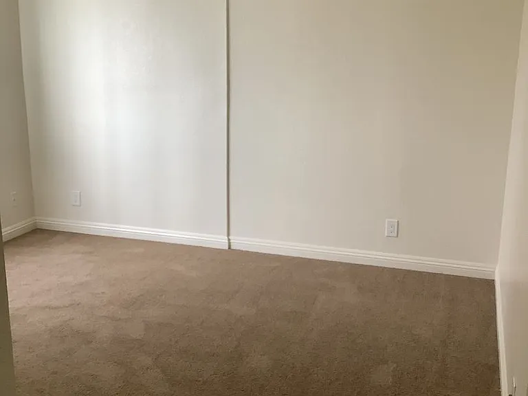 Laurel Canyon Apartments — Photo 44