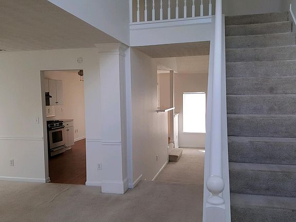 3rd image of 260 Vaness Dr